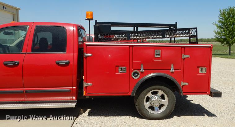 image for item DE1716 2006 Dodge Ram 2500 Quad Cab utility bed pickup truck