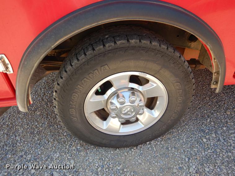 image for item DE1716 2006 Dodge Ram 2500 Quad Cab utility bed pickup truck