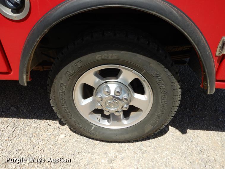 image for item DE1716 2006 Dodge Ram 2500 Quad Cab utility bed pickup truck