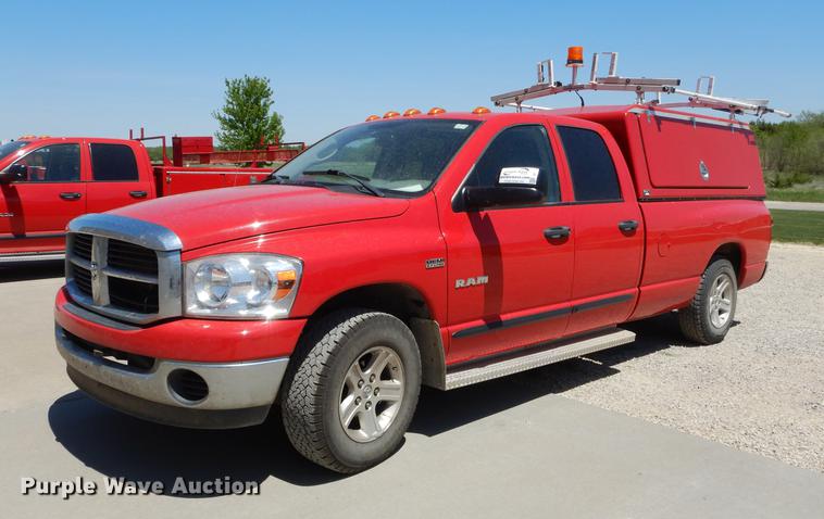 image for item DE1718 2008 Dodge Ram 2500 Quad Cab pickup truck