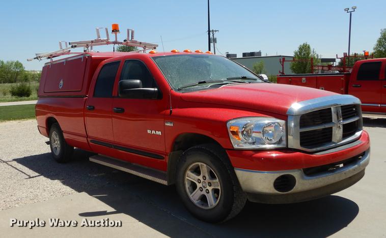 image for item DE1718 2008 Dodge Ram 2500 Quad Cab pickup truck