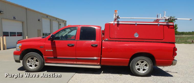 image for item DE1718 2008 Dodge Ram 2500 Quad Cab pickup truck