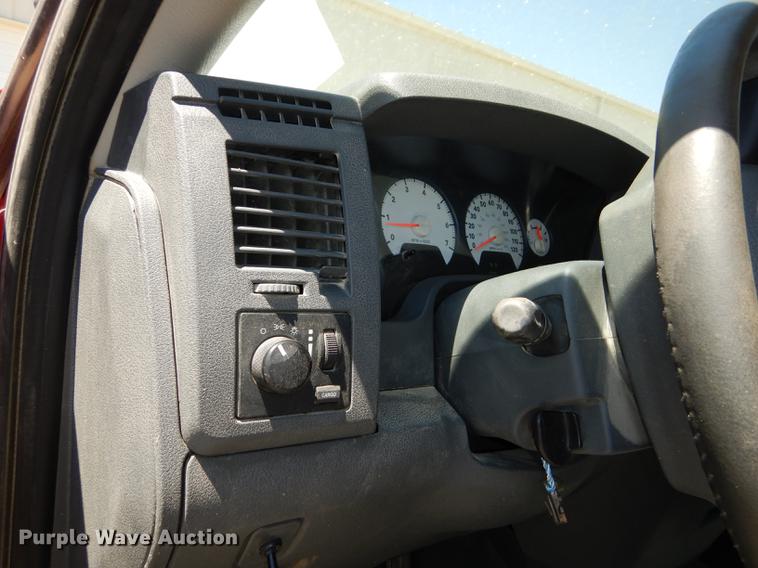 image for item DE1718 2008 Dodge Ram 2500 Quad Cab pickup truck