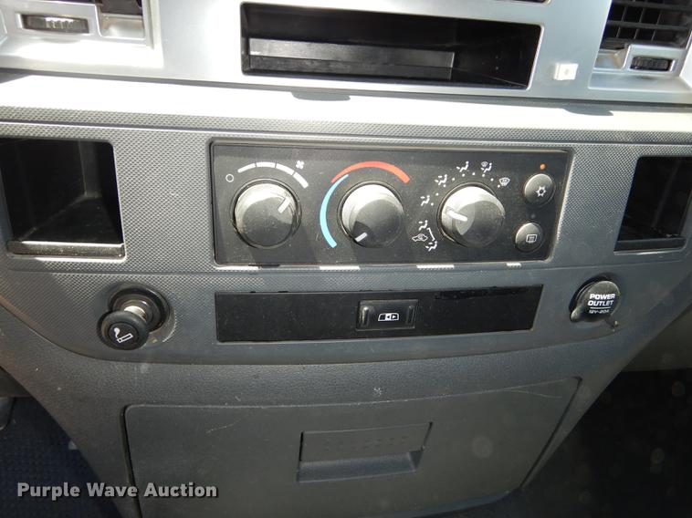 image for item DE1718 2008 Dodge Ram 2500 Quad Cab pickup truck