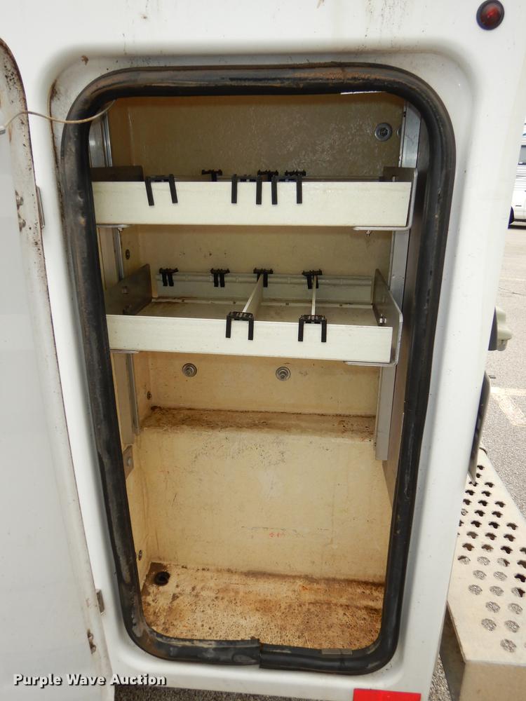 image for item DE1730 2008 Dodge Ram 2500 utility bed pickup truck