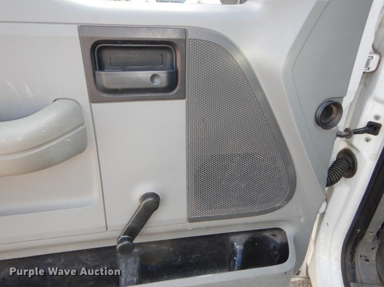 image for item DE1736 2005 Ford F150 SuperCab pickup truck