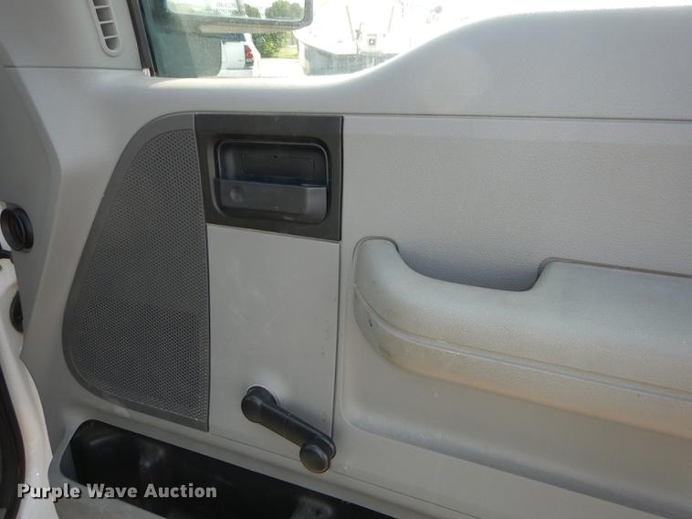 image for item DE1736 2005 Ford F150 SuperCab pickup truck