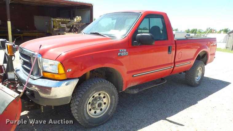 image for item DE2612 1999 Ford F250 Super Duty pickup truck