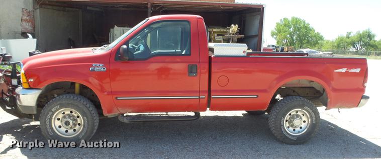 image for item DE2612 1999 Ford F250 Super Duty pickup truck