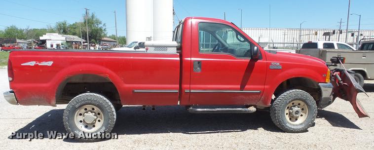 image for item DE2612 1999 Ford F250 Super Duty pickup truck