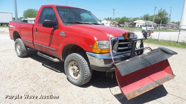 image for item DE2612 1999 Ford F250 Super Duty pickup truck
