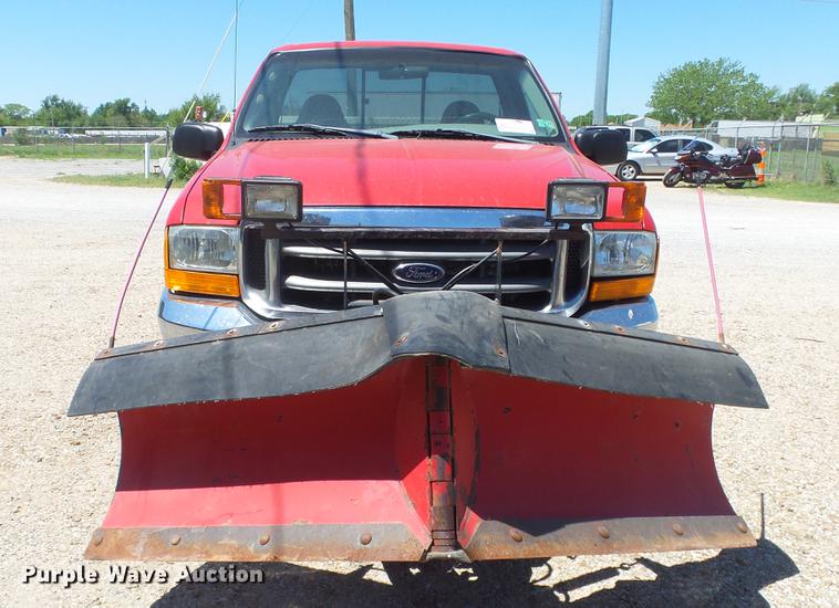 image for item DE2612 1999 Ford F250 Super Duty pickup truck