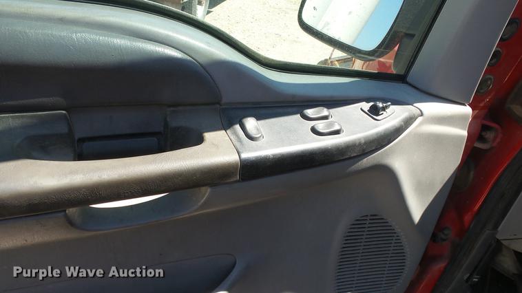 image for item DE2612 1999 Ford F250 Super Duty pickup truck