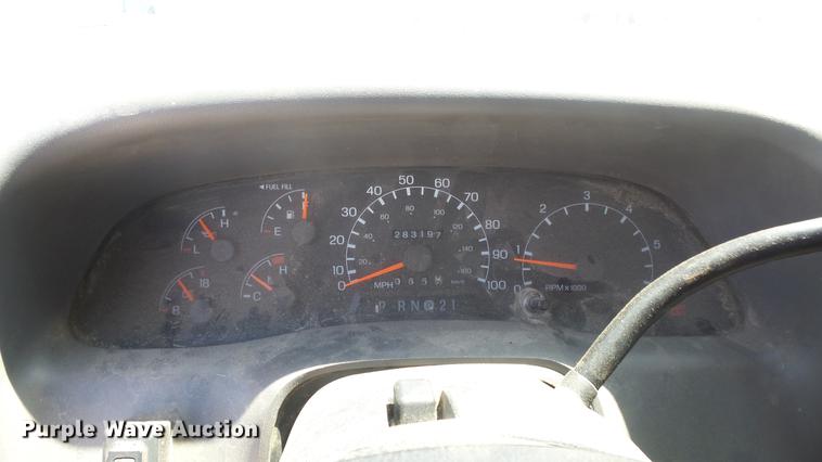 image for item DE2612 1999 Ford F250 Super Duty pickup truck