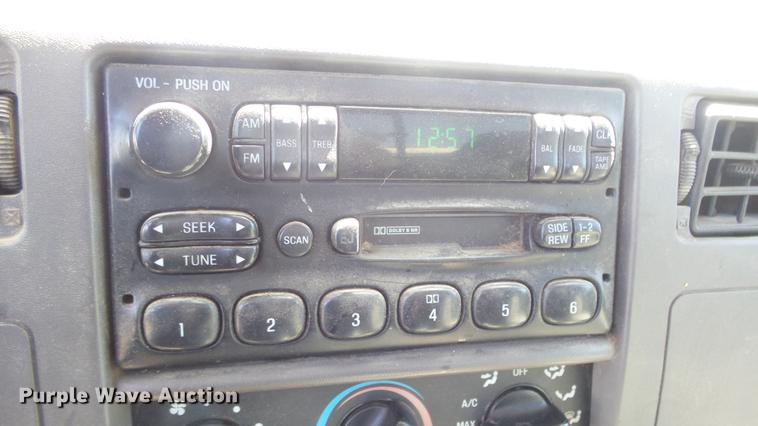 image for item DE2612 1999 Ford F250 Super Duty pickup truck