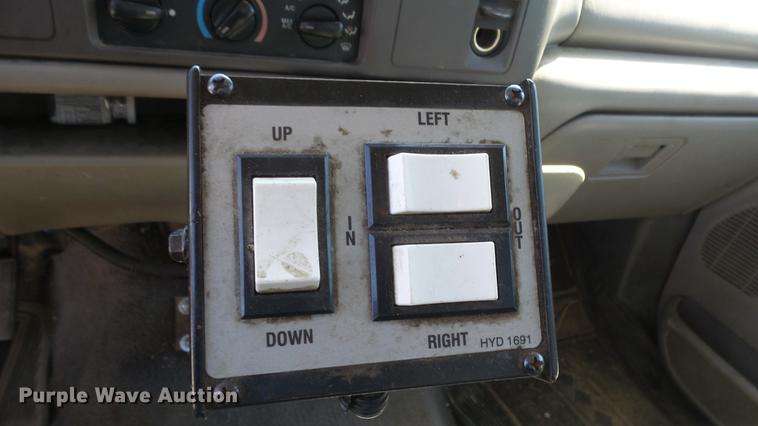 image for item DE2612 1999 Ford F250 Super Duty pickup truck