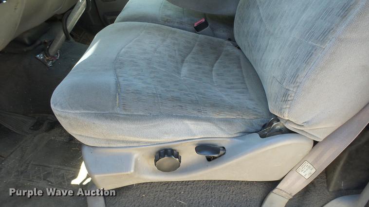 image for item DE2612 1999 Ford F250 Super Duty pickup truck