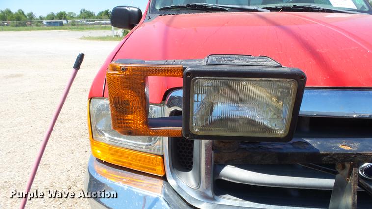 image for item DE2612 1999 Ford F250 Super Duty pickup truck