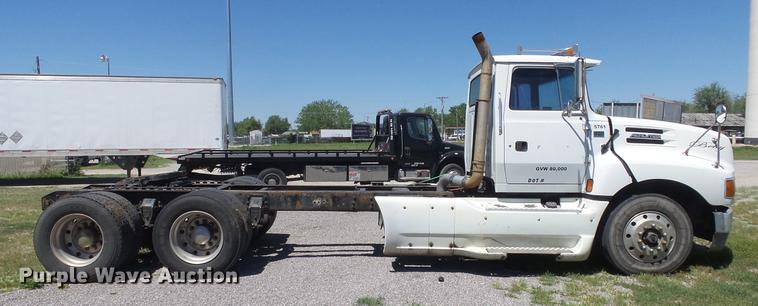 image for item DE2614 1994 Ford LTLA9000 AeroMax 120 semi truck