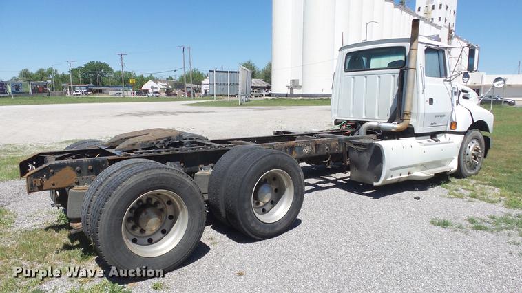 image for item DE2614 1994 Ford LTLA9000 AeroMax 120 semi truck