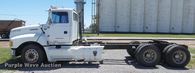 image for item DE2614 1994 Ford LTLA9000 AeroMax 120 semi truck