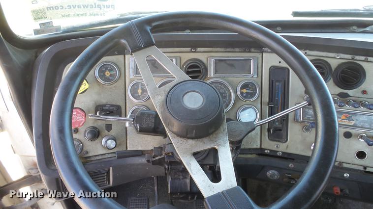 image for item DE2614 1994 Ford LTLA9000 AeroMax 120 semi truck