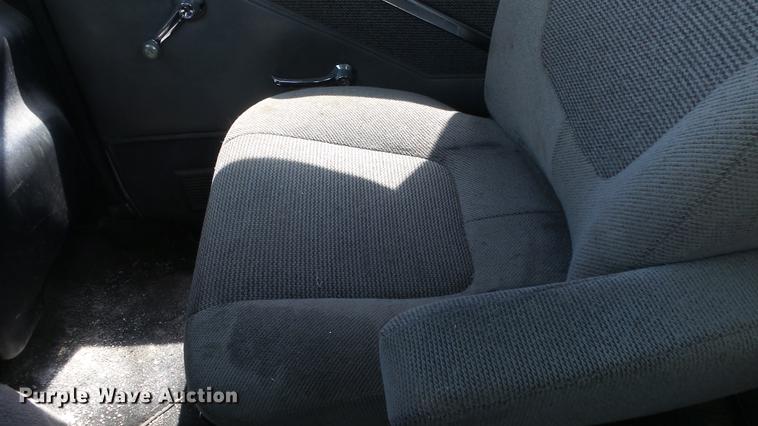 image for item DE2614 1994 Ford LTLA9000 AeroMax 120 semi truck