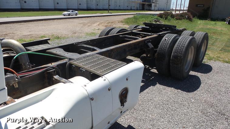 image for item DE2614 1994 Ford LTLA9000 AeroMax 120 semi truck