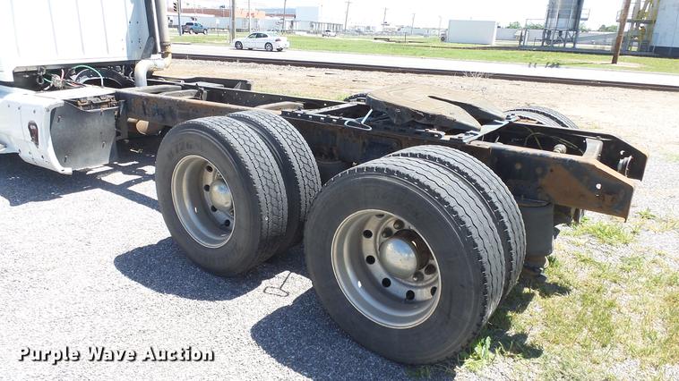 image for item DE2614 1994 Ford LTLA9000 AeroMax 120 semi truck