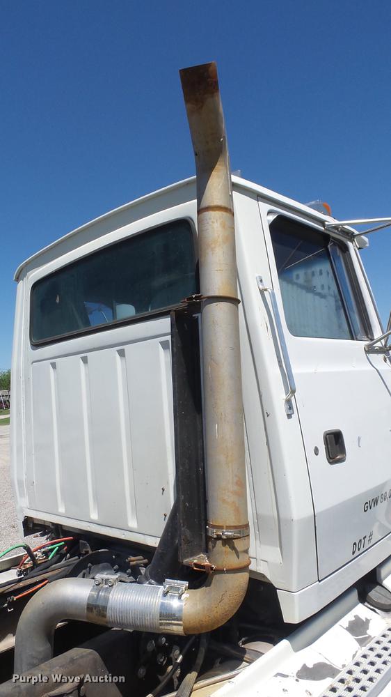 image for item DE2614 1994 Ford LTLA9000 AeroMax 120 semi truck