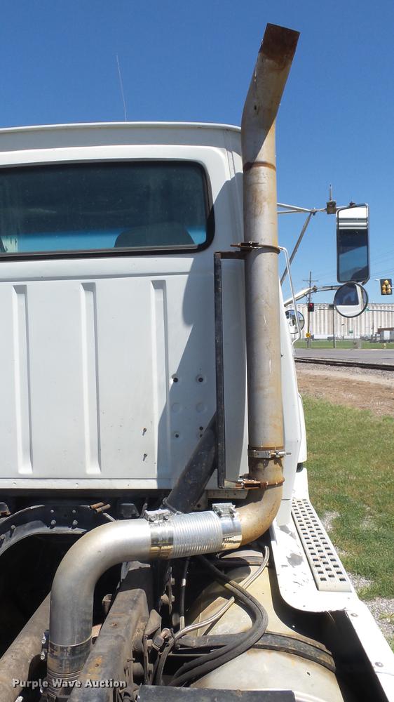 image for item DE2614 1994 Ford LTLA9000 AeroMax 120 semi truck