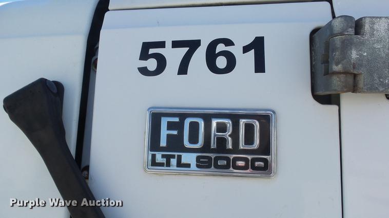 image for item DE2614 1994 Ford LTLA9000 AeroMax 120 semi truck