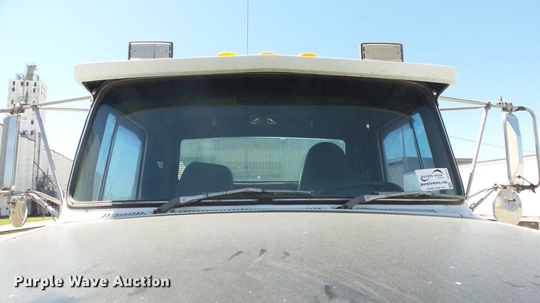 image for item DE2614 1994 Ford LTLA9000 AeroMax 120 semi truck