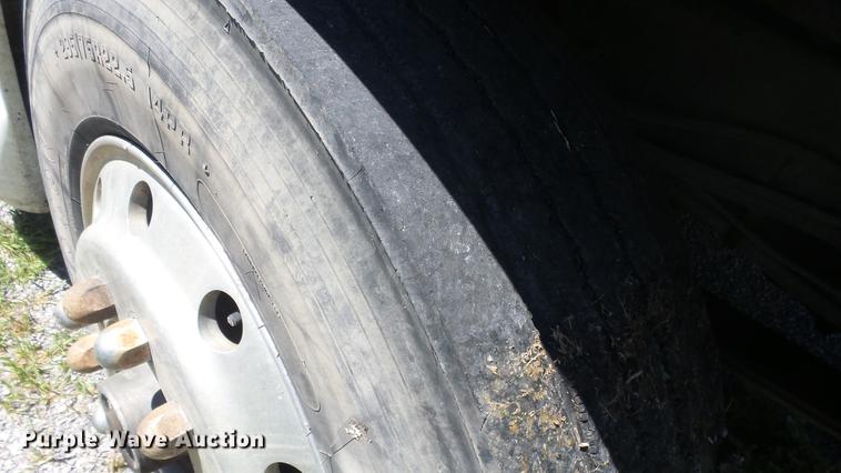 image for item DE2614 1994 Ford LTLA9000 AeroMax 120 semi truck