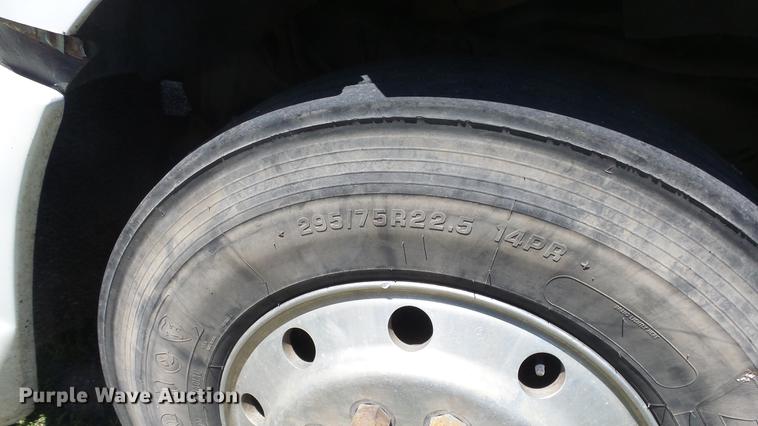 image for item DE2614 1994 Ford LTLA9000 AeroMax 120 semi truck