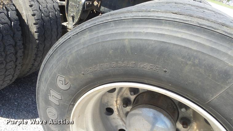 image for item DE2614 1994 Ford LTLA9000 AeroMax 120 semi truck