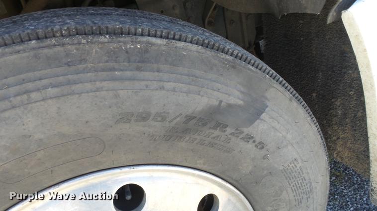 image for item DE2614 1994 Ford LTLA9000 AeroMax 120 semi truck