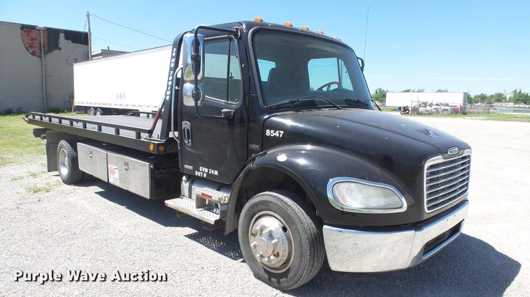 image for item DE2616 2006 Freightliner M2 106 wrecker truck