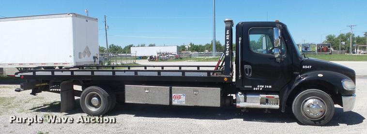 image for item DE2616 2006 Freightliner M2 106 wrecker truck