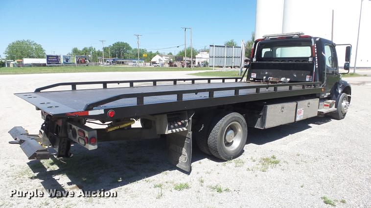 image for item DE2616 2006 Freightliner M2 106 wrecker truck