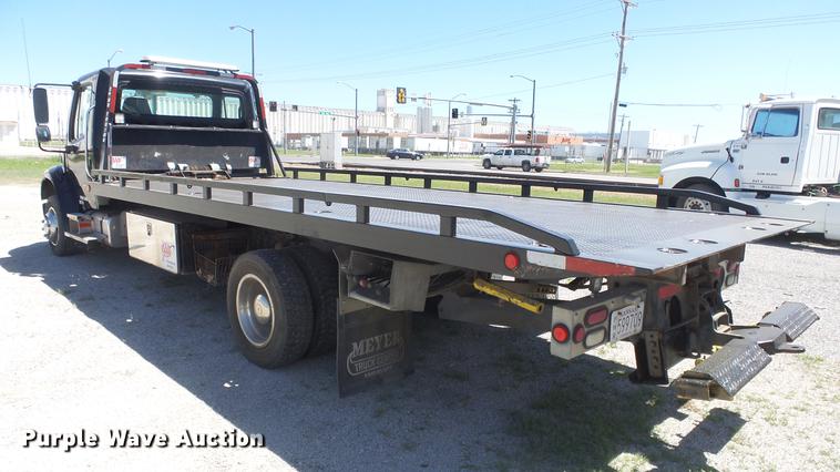 image for item DE2616 2006 Freightliner M2 106 wrecker truck