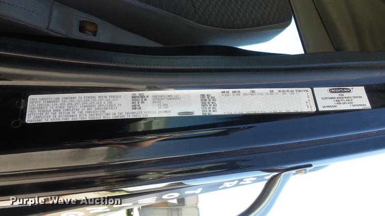 image for item DE2616 2006 Freightliner M2 106 wrecker truck