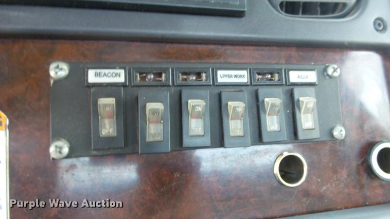 image for item DE2616 2006 Freightliner M2 106 wrecker truck