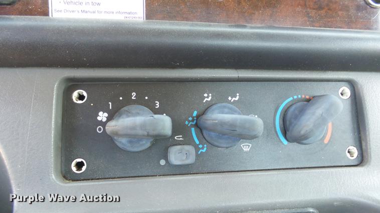 image for item DE2616 2006 Freightliner M2 106 wrecker truck