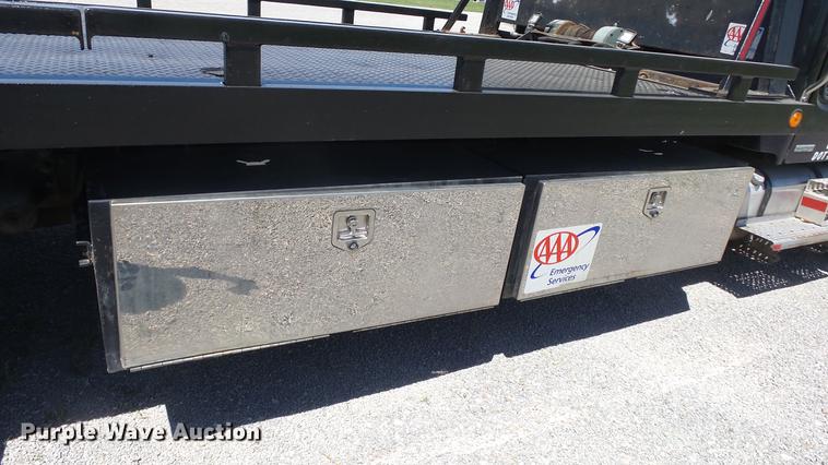 image for item DE2616 2006 Freightliner M2 106 wrecker truck