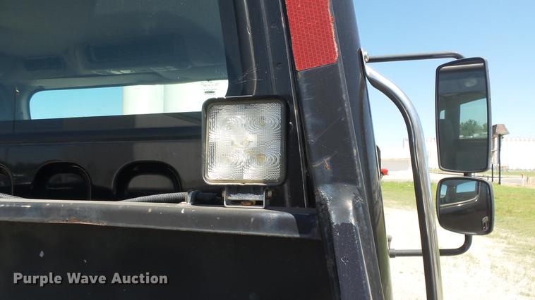 image for item DE2616 2006 Freightliner M2 106 wrecker truck