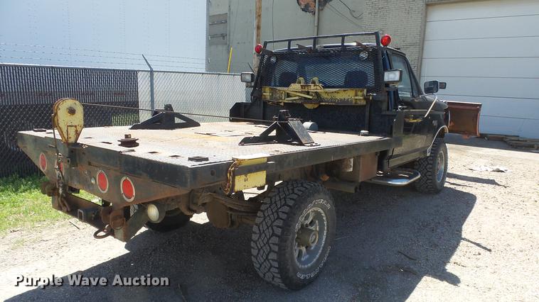 image for item DE2617 1993 Ford F250 flatbed pickup truck