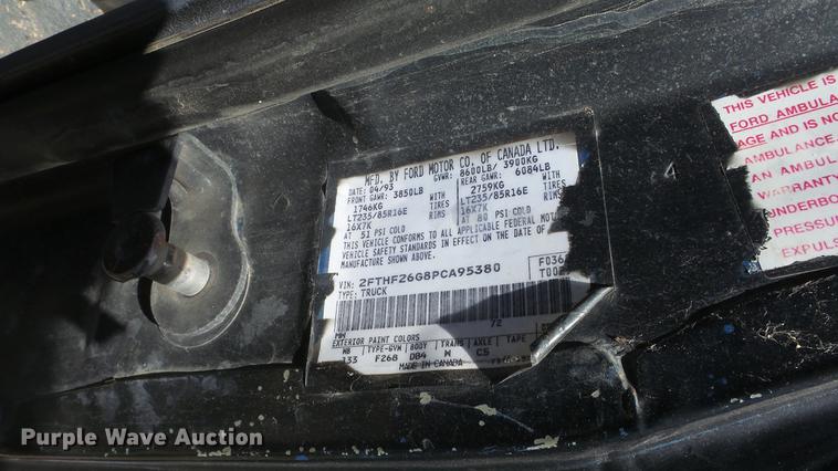 image for item DE2617 1993 Ford F250 flatbed pickup truck