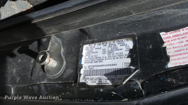 image for item DE2617 1993 Ford F250 flatbed pickup truck