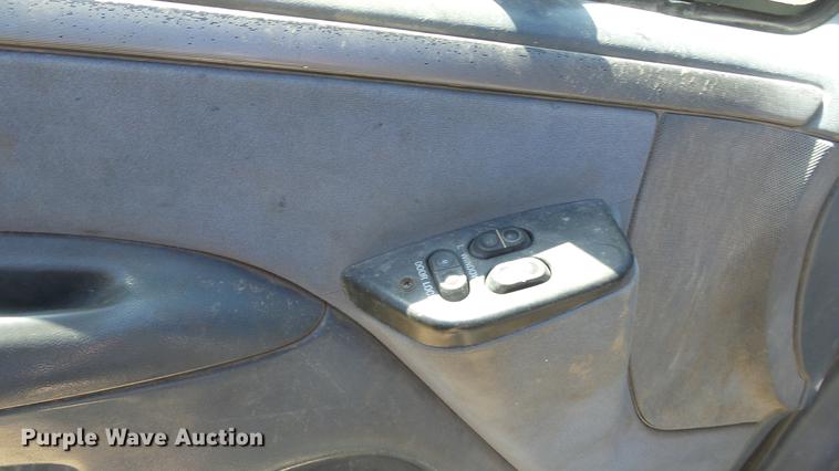 image for item DE2617 1993 Ford F250 flatbed pickup truck